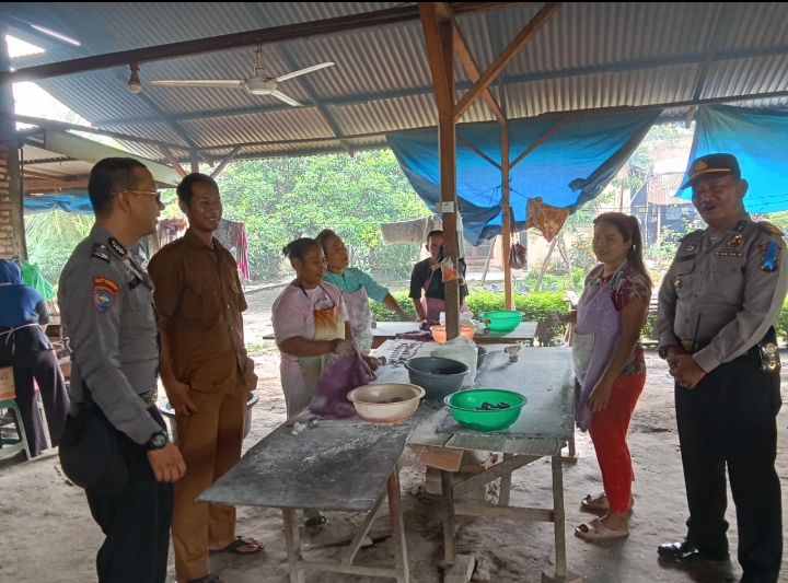 Sambangi Pegiat UMKM, Kasat Binmas Polres Tebing Tinggi AKP B.S.M. Tarigan Ajak Utamakan Keselamatan Kerja