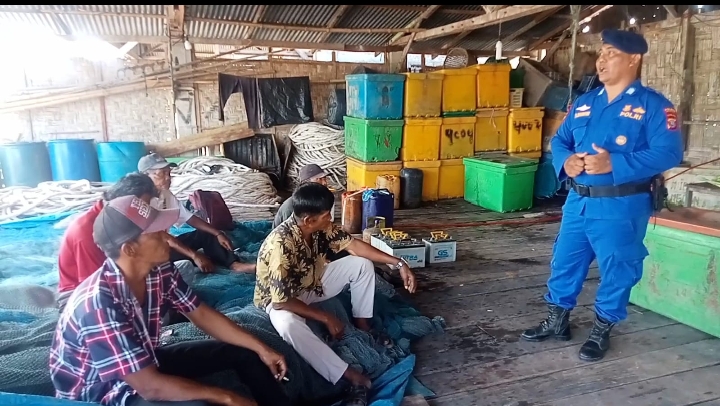 Sambangi Nelayan, Satpol Airud Polres Sergai Sampaikan Binluh Batas Penangkapan Ikan