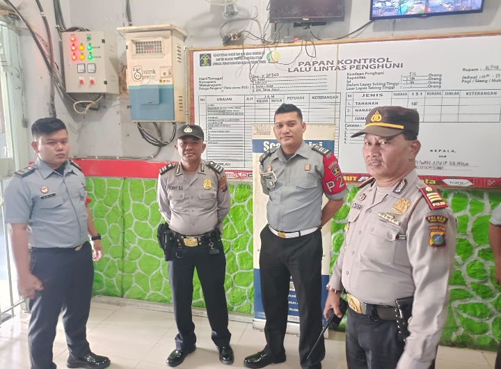 Kasat Binmas Polres Tebingtinggi AKP B.S.M. Tarigan Ajak Polsuspas Lapas Kelas II B Tebingtinggi Ciptakan Cooling System