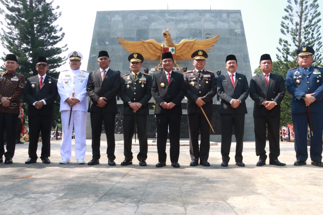 Kapolres Simalungun Didampingi Ketua Bhayangkari Ikuti Upacara Hari Kesaktian Pancasila