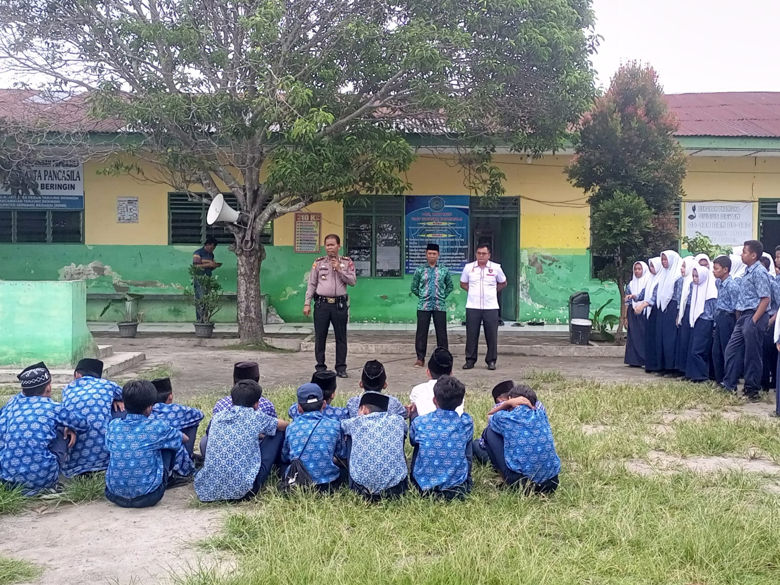 Kapolsek Tanjung Beringin AKP Tobat Sihombing Sosialisasi Perundungan Di SMP Pancasila Sergai