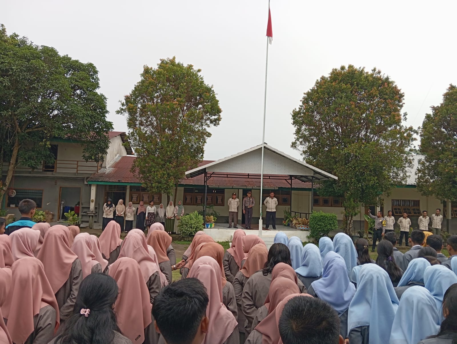 Kapolsek Dolok Masihul AKP Zulham, S.H Sosialisasi Perundungan Di Sekolah Karya Utama