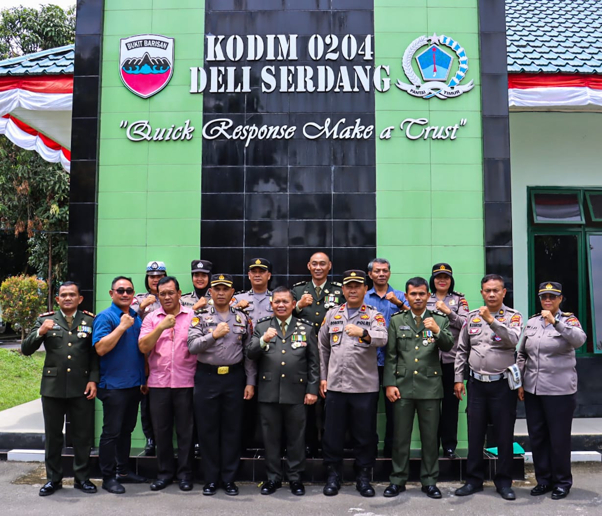 Wakapolres Tebingtinggi Kompol A. Robert Sembiring, S.H, M.H Beri Ucapan HUT TNI Ke-78 Di Kodim 0204/DS