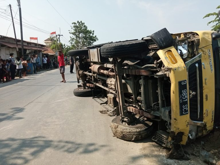 Kecelakaan Maut di Cikangkung Rengasdengklok Karawang, Seorang Pengendara motor Tewas