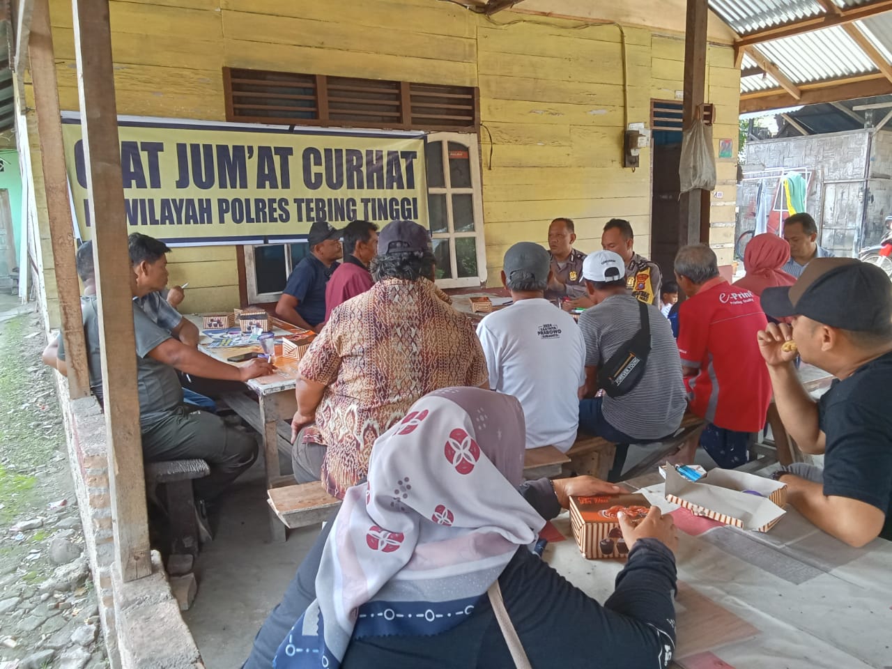 Kasat Binmas Polres Tebing Tinggi AKP B.S.M. Tarigan Dengarkan Curhatan Masyarakat