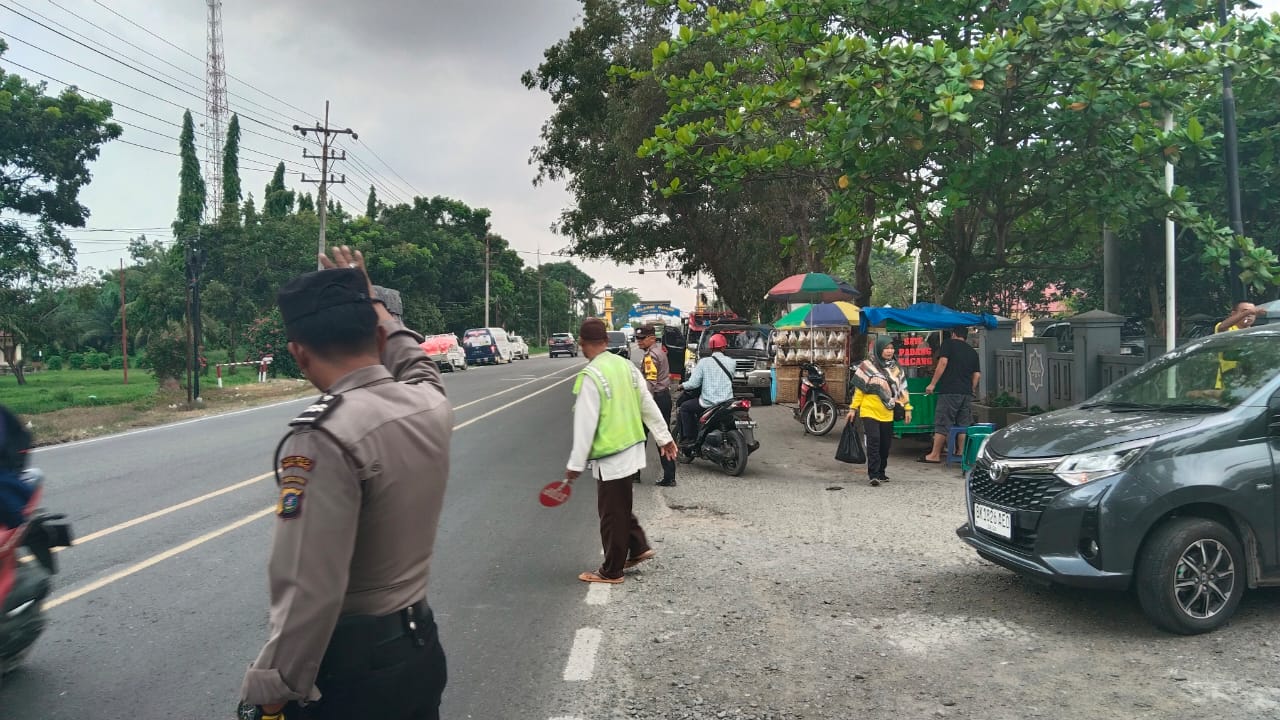 Ciptakan Rasa Aman, Polsek Tebing Tinggi Pam Sholat Jumat