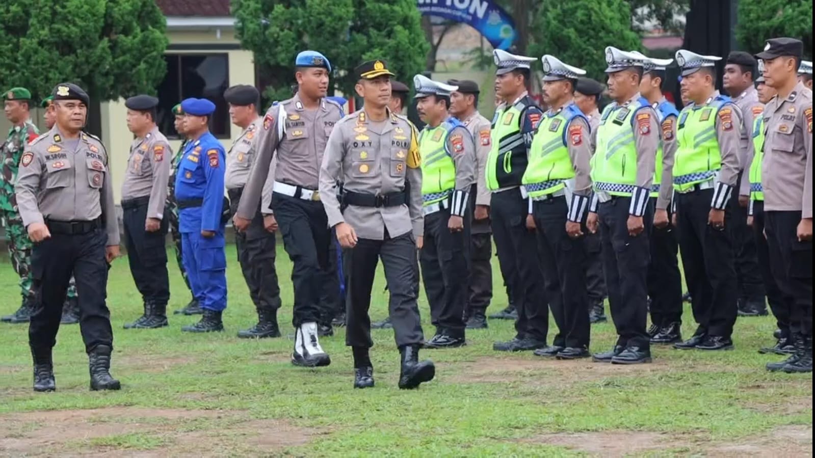 Kapolres Sergai Pimpin Apel Gelar Pasukan Operasi Mantab Brata Toba 2023-2024