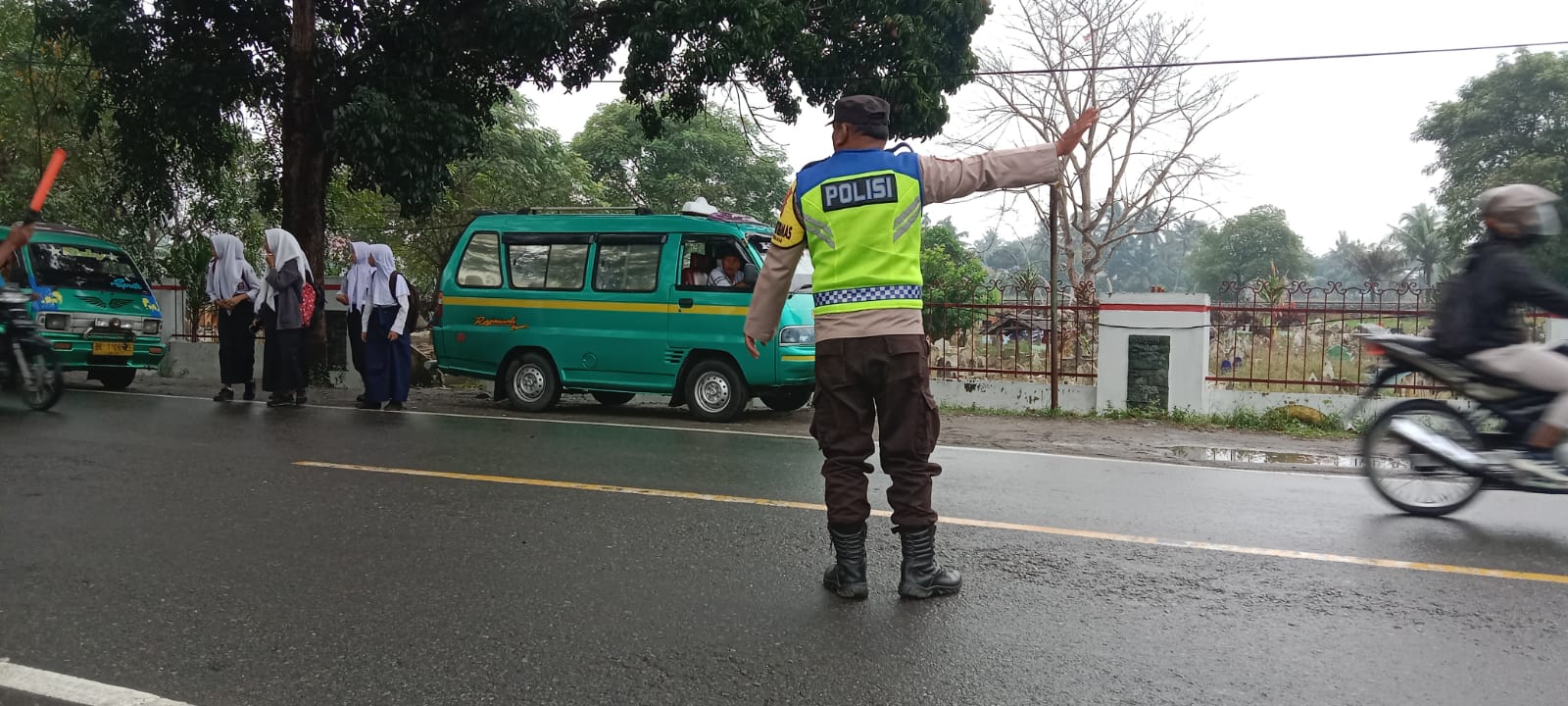 Bhabinkamtibmas Polres Sergai Peduli Anak Sekolah