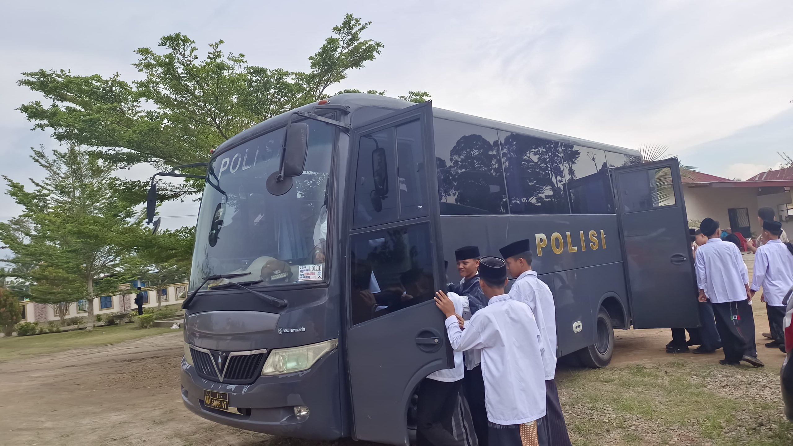 Kapolres Sergai AKBP Oxy Yudha Pratesta, S.Ik Fasilitasi Bus Perayaan Hari Santri Nasional