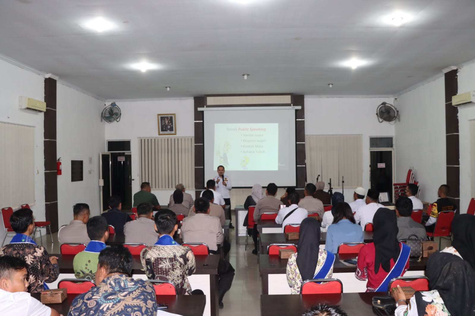 Sambut HUT Humas Polri, Polres Sergai Gelar Seminar Pelatihan Public Speaking