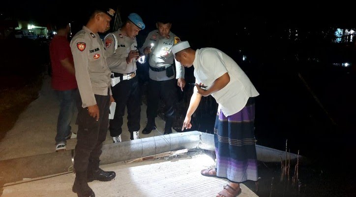 Memilukan! Pria Paruh Baya di Muara Gembong Bekasi, Tewas Tertimpa Tiang Listrik