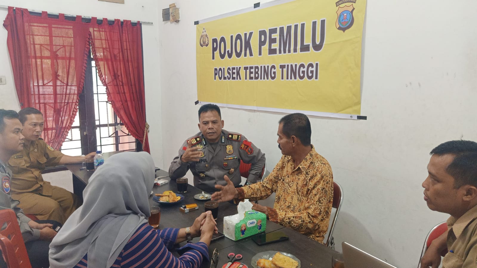 Kapolsek Tebing Tinggi AKP Saepullah, S.Sos, M.H Laksanakan Pojok Pemilu Di Kantor Panwaslu