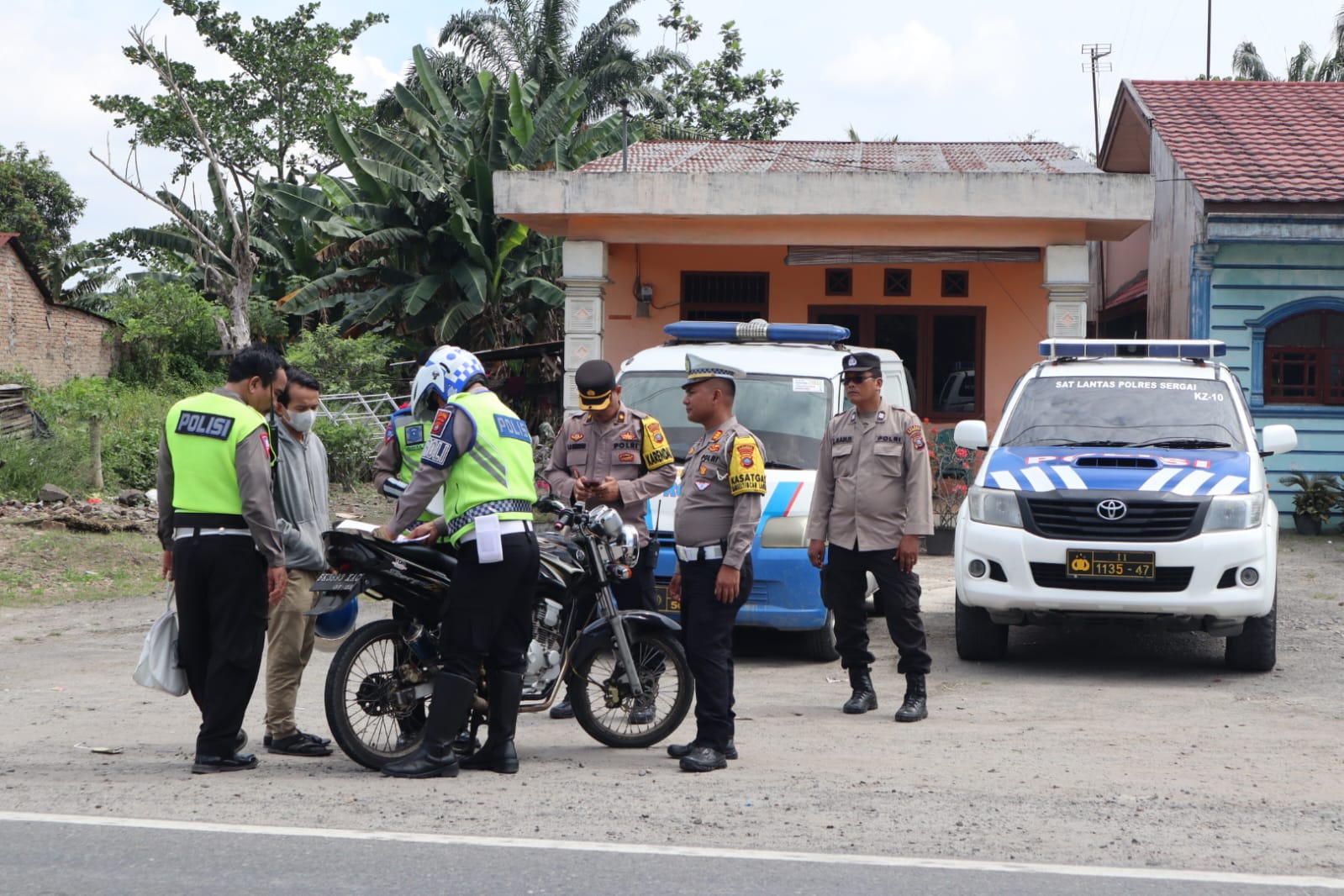 Kabag Ops Polres Sergai Pimpin Patroli Jelang Pemilu Tahun 2024 Di Wilkum Polsek Firdaus