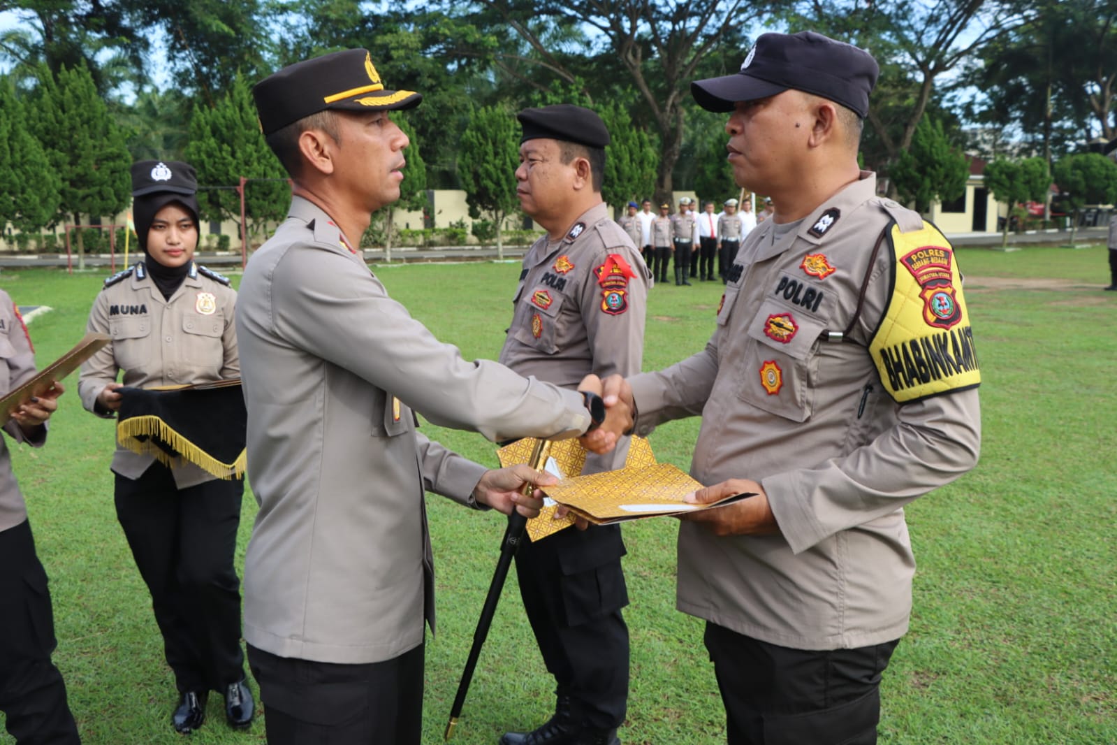 Kapolres Sergai AKBP Oxy Yudha Pratesta, S.Ik Pimpin Apel Pemberian Piagam Penghargaan