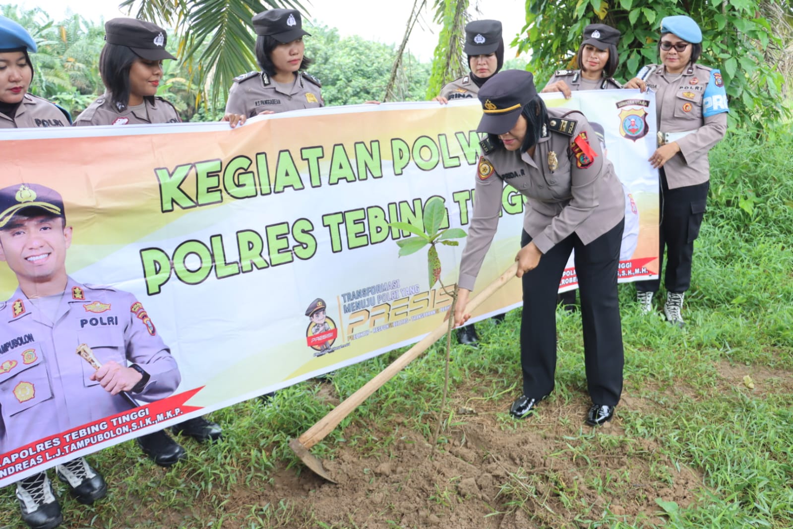 Polwan Polres Tebing Tinggi Peduli Lingkungan