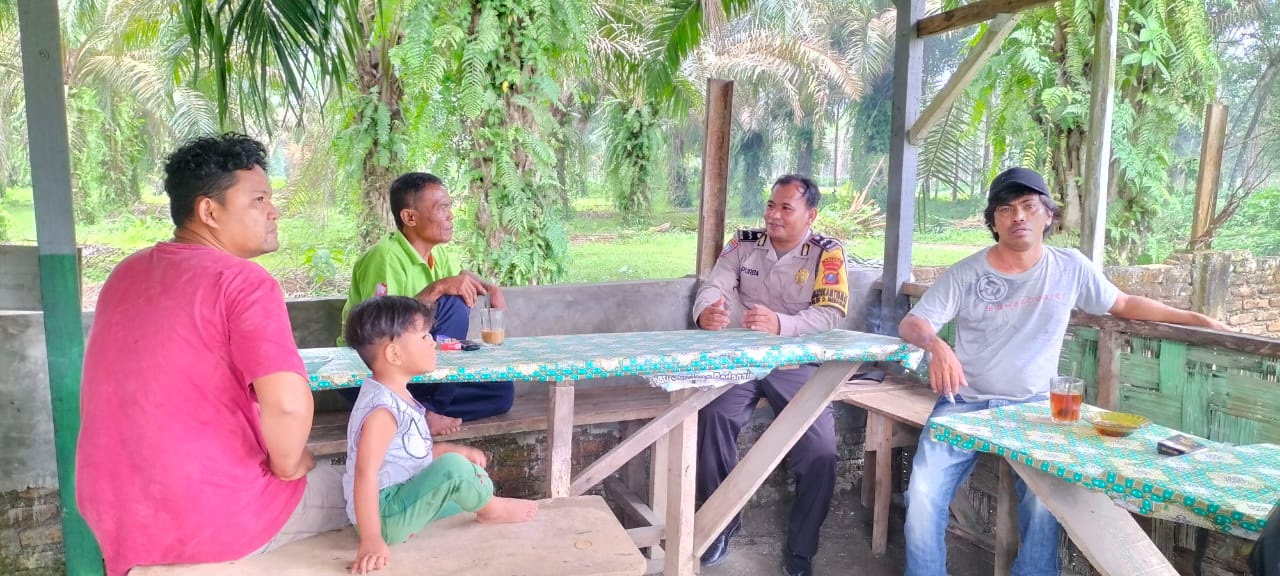 Bhabinkamtibmas Polsek Dolok Merawan Edukasi Masyarakat Saat Cooling System