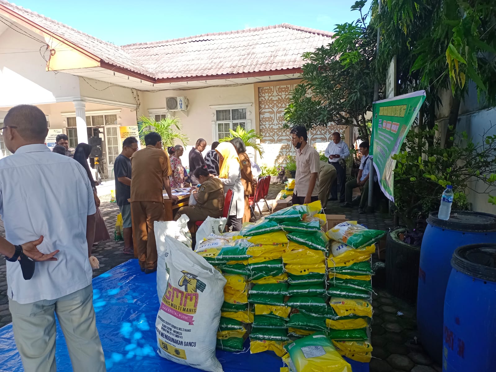 Polres Tebing Tinggi Pengamanan Pasar Murah Di Kecamatan Padang Hulu