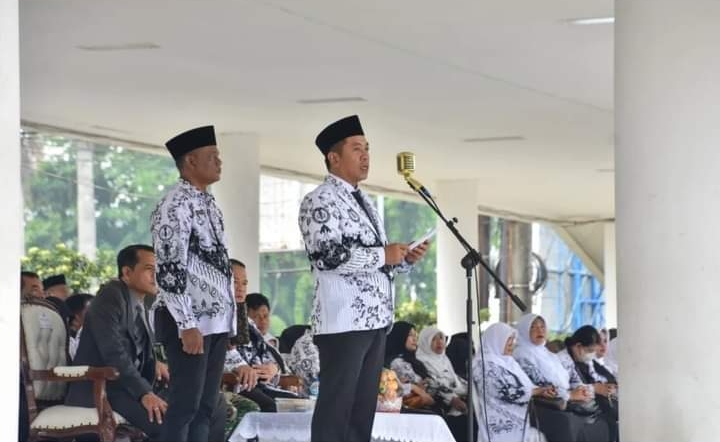 Pemkab Karawang Gelar Upacara Peringatan Hari Guru Nasional 2023