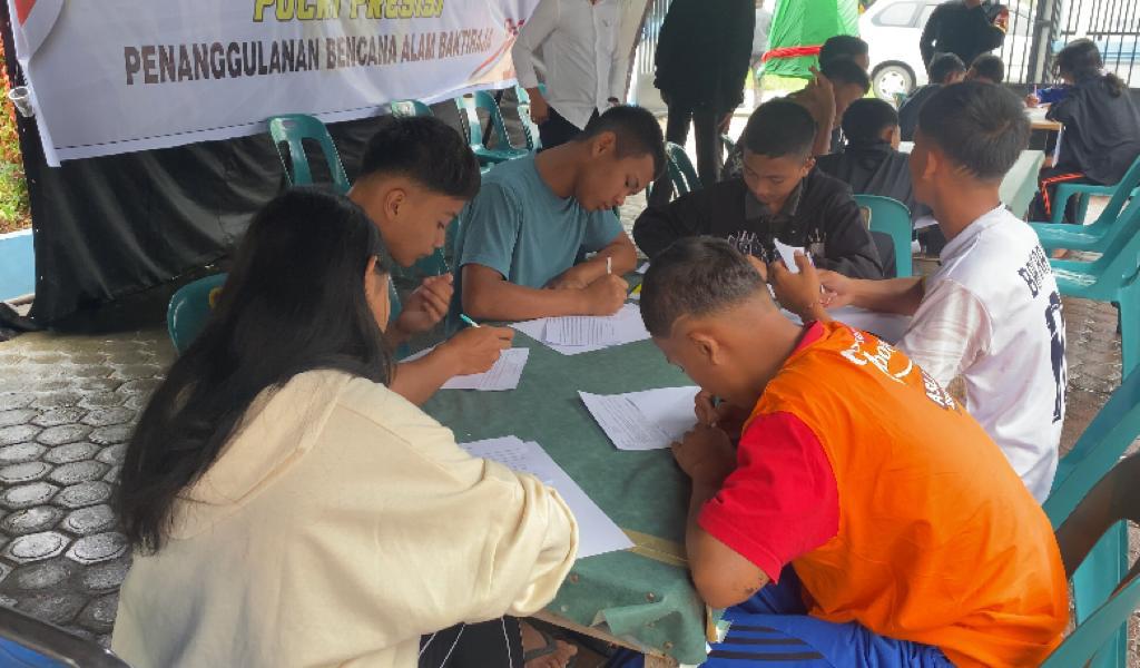 Polda Sumut Dirikan Tenda Serba Guna Bantu Anak-Anak Korban Longsor Humbahas Ujian Semester