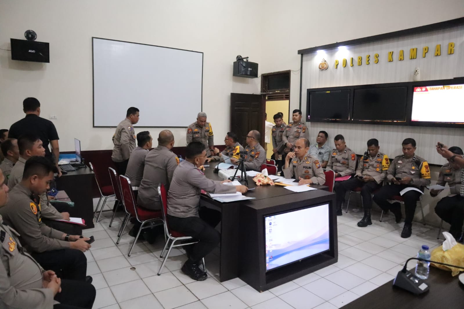 Polda Riau Laksanakan Pengawasan Operasi Mantap Brata Lancang Kuning 2023-2024 di Polres Kampar