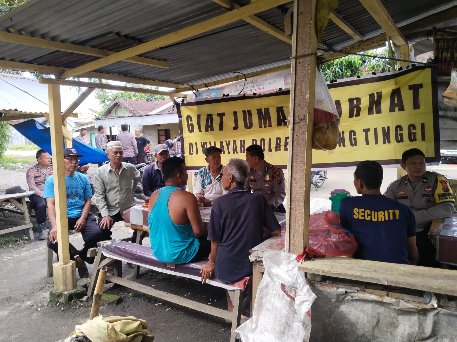 Kapolsek Padang Hulu Iptu Marolop Samosir Jumat Curhat Di Kelurahan Pabatu