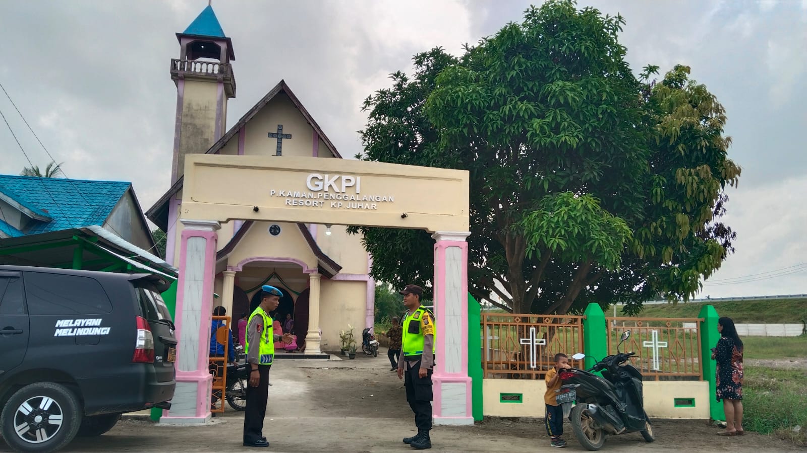 Polsek Tebing Tinggi Pengamanan Ibadah Minggu