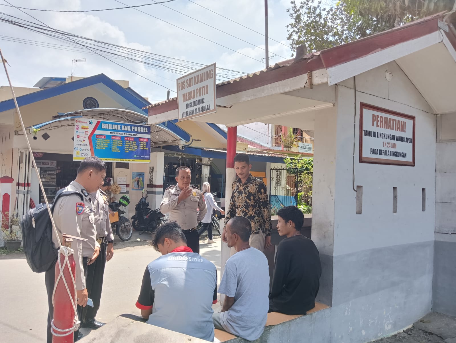 Sat Binmas Polres Tebing Tinggi Sambang Ke Pos Sat Kamling Dan Berikan Arahan kepada Warga