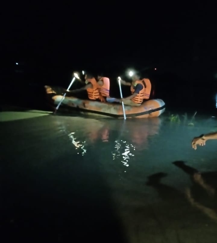 Seorang Penarik Perahu Eretan di Telukbango Karawang, Diduga Tenggelam Terbawa Arus Sungai Citarum