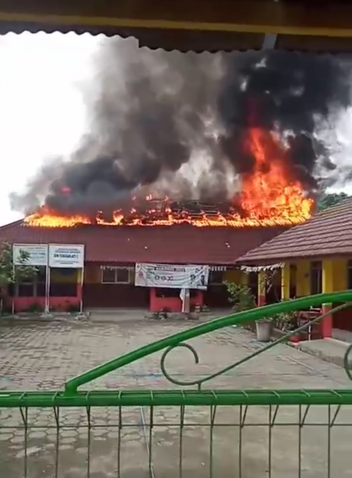 Kebakaran Hanguskan 2 Ruang Kelas di SDN 1 Tunggak Jati Karawang