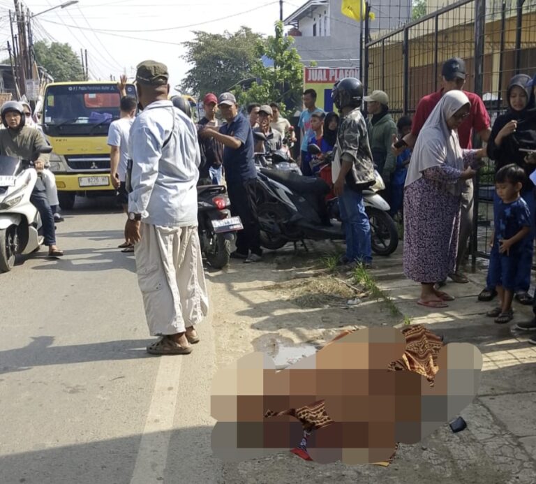 Tragis! Pemotor Wanita Tewas Terlindas Truk di Bekasi, Anak Selamat