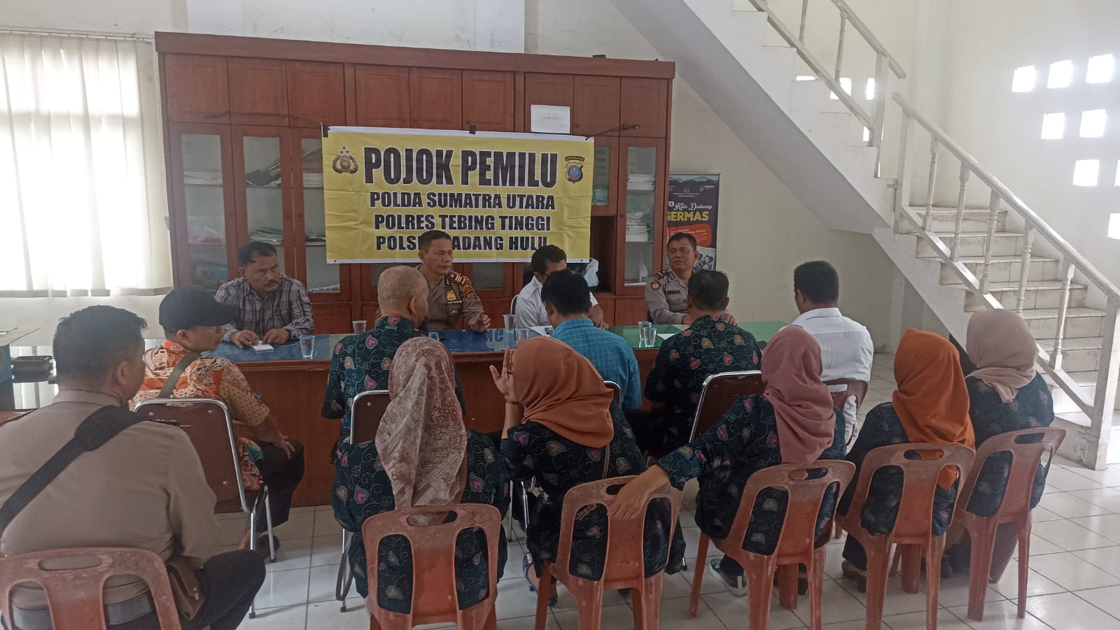 Kapolsek Padang Hulu AKP Marolop Samosir Cooling System Di Kelurahan Bandarsono