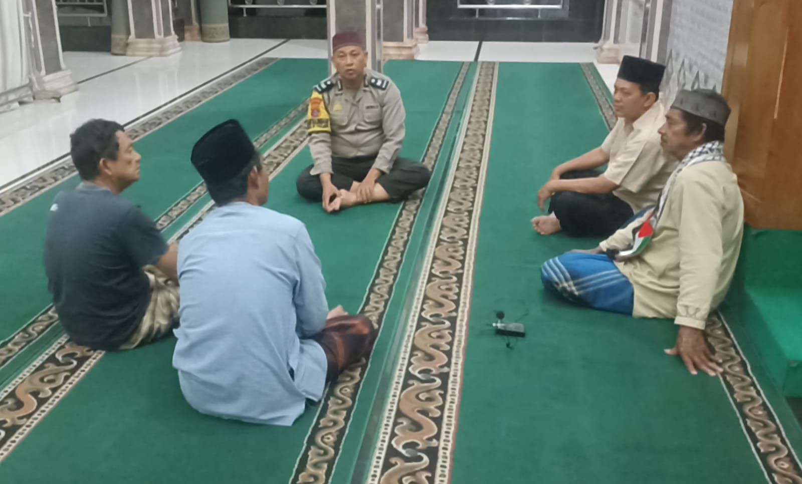 Dekatkan Diri Kepada Masyarakat, Personel Polres Tebing Tinggi Melaksanakan Subuh Keliling