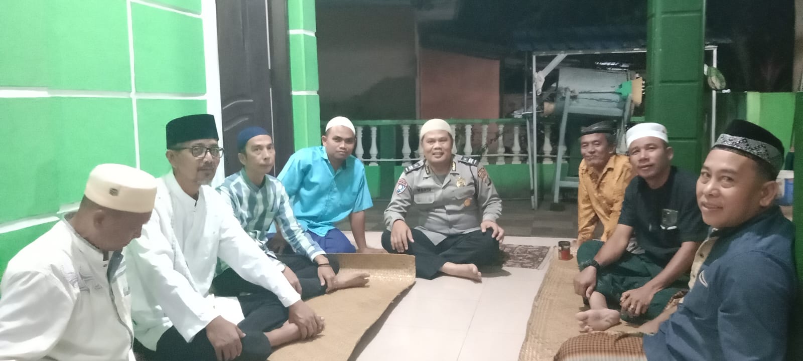 Silaturahmi dengan Warga, Polsek Padang Hilir Subuh Keliling Di Masjid Taqwa