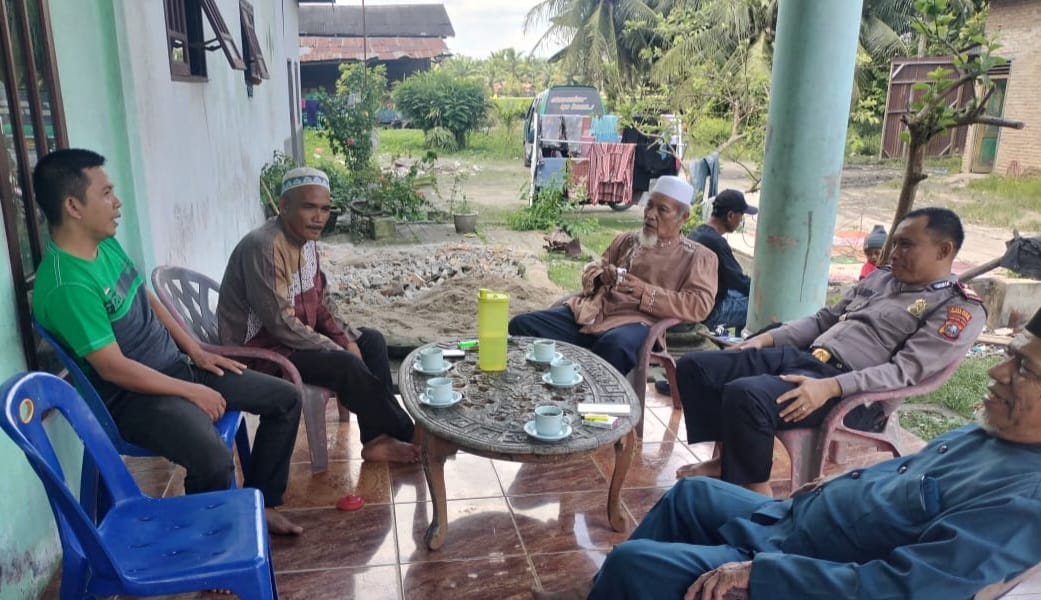 Kapolsek Firdaus Silaturahmi Di Kediaman Ketua MUI Sei Bamban