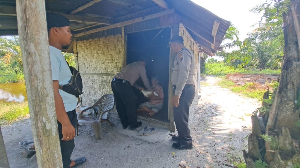 Polsek Teluk Mengkudu Beri Sembako Bagi Masyarakat Kurang Mampu