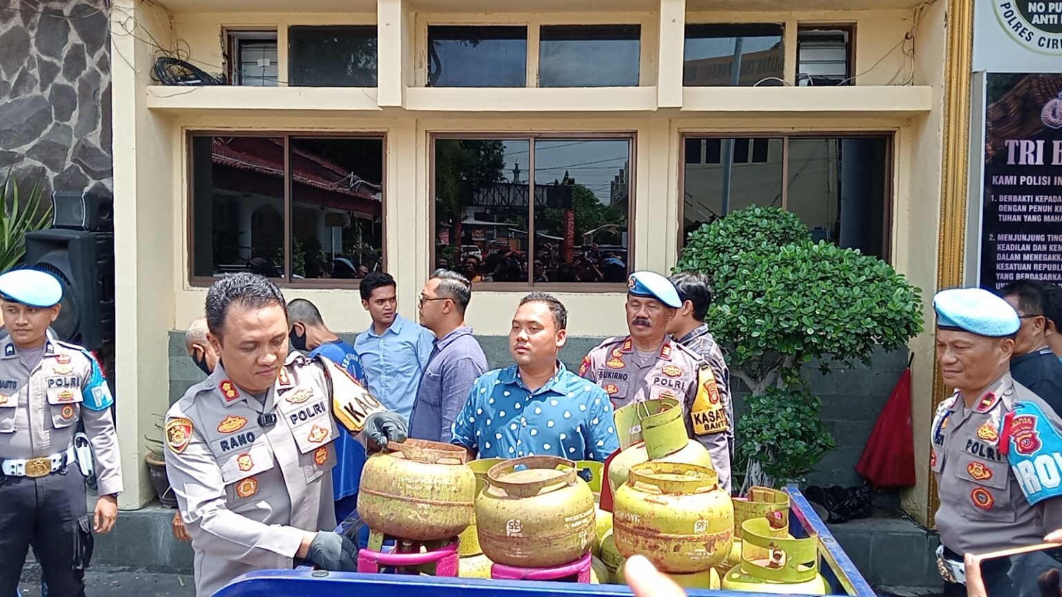 Polres Cirebon Kota, Bekuk Kompolotan Pengoplos Gas Elpiji Subsidi