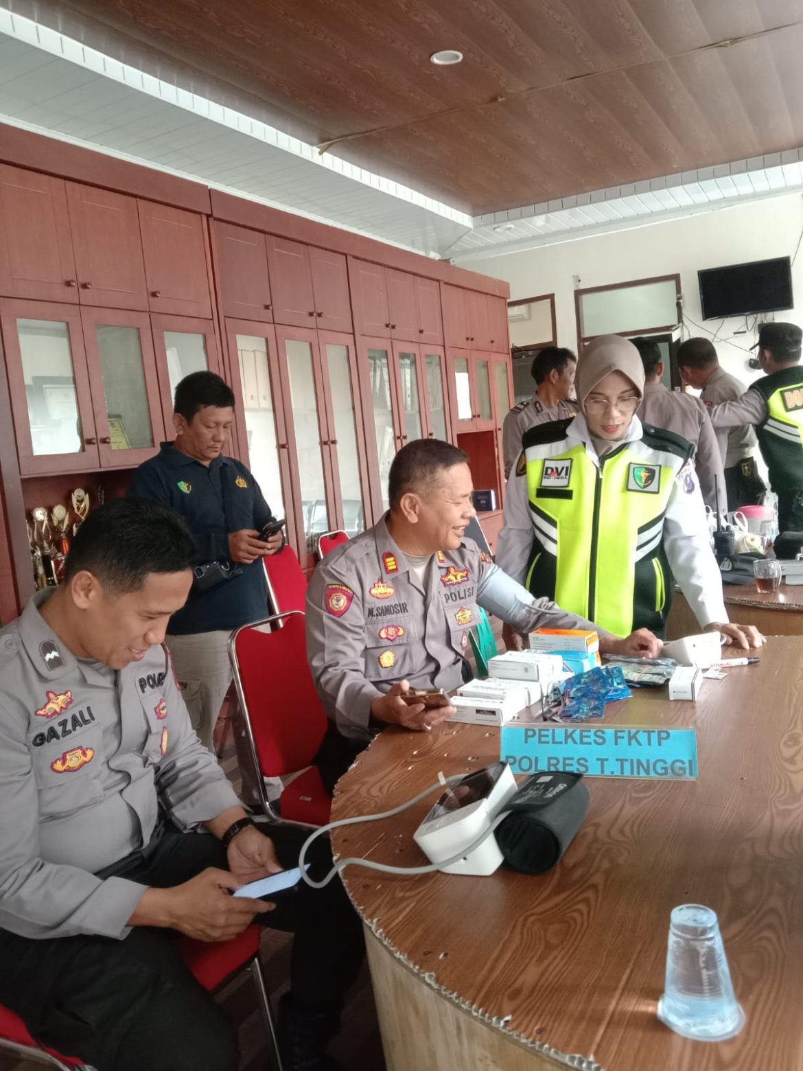 Proses Rekapitulasi, Sie Dokkes Polres Tebing Tinggi Cek Kesehatan Personel Serta PPK Padang Hulu Dan Tebing Tinggi