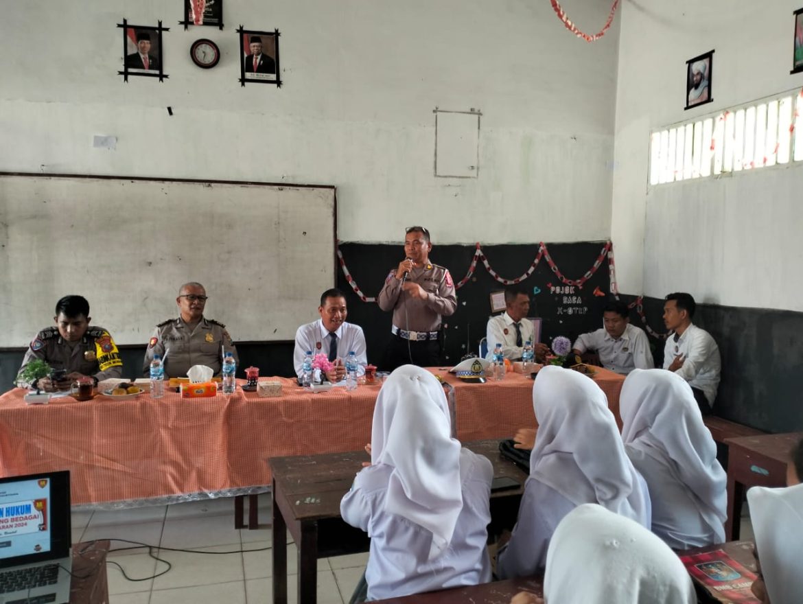 Polres Sergai Beri Penyuluhan Hukum Di SMK Swasta Kita Mata Pao