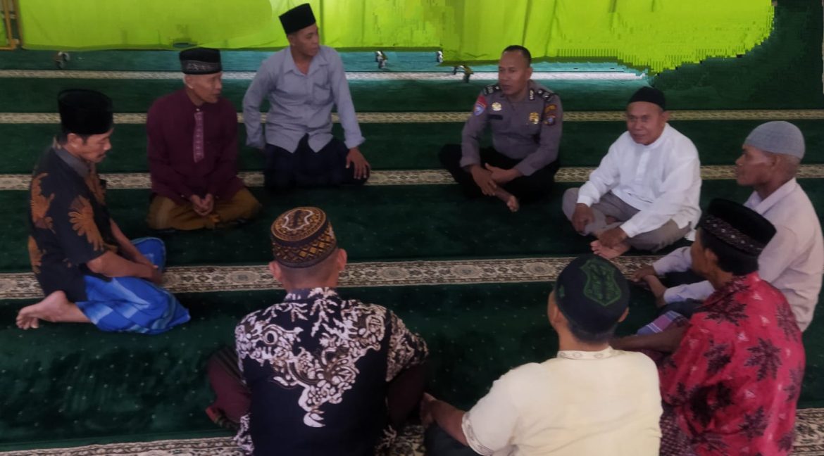 Bhabinkamtibmas Polres Tebing Tinggi Subuh Keliling Bersama Warga