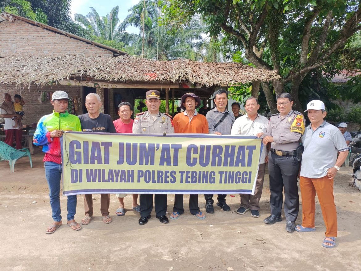 Kasat Binmas Polres Tebing Tinggi Tampung Aspirasi Warga dalam Jumat Curhat di Padang Merbau