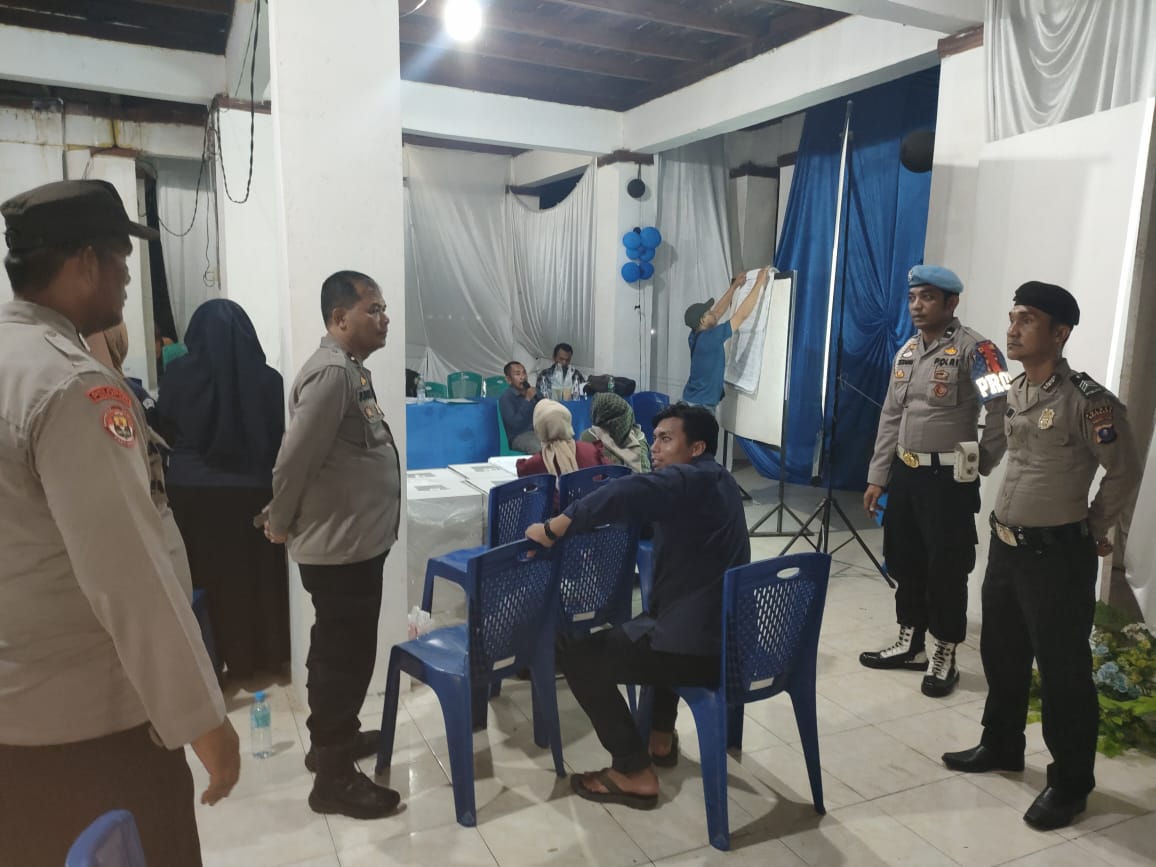 Kasi Propam Polres Batu Bara cek Personil Pam Rapat Pleno Di PPK