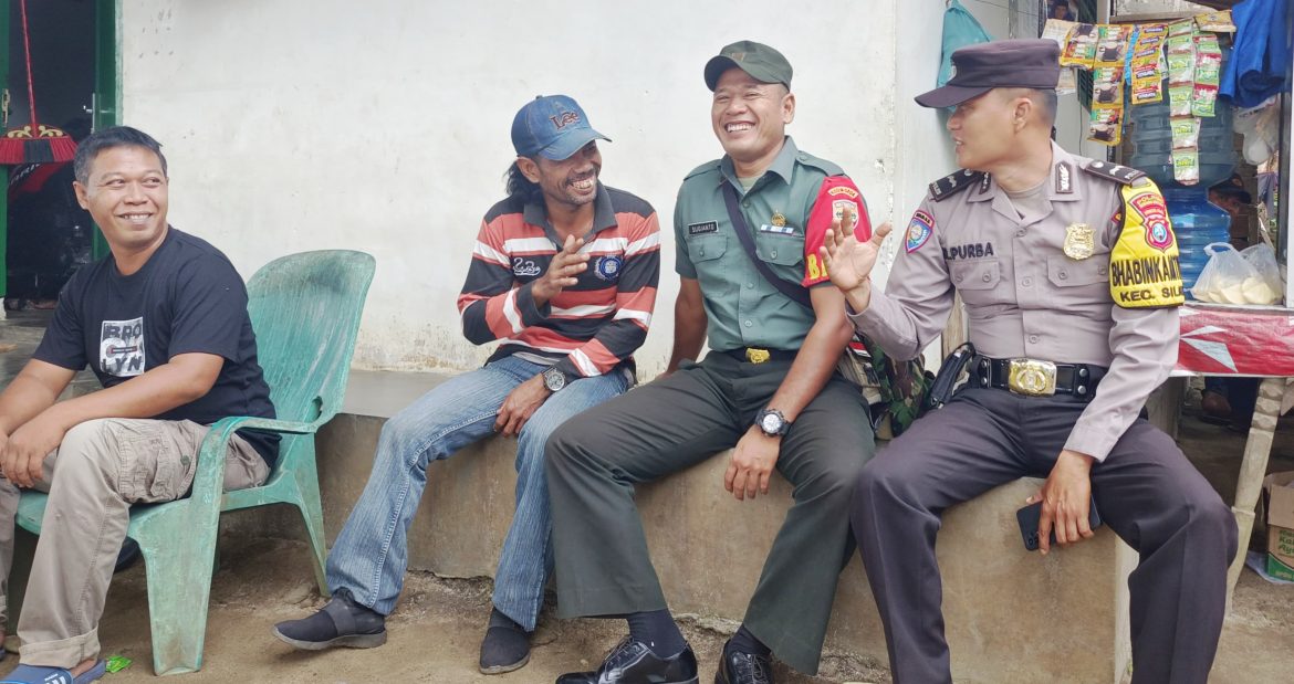 Sinergitas TNI-Polri Bersama Warga, Kapolsek Kotarih: Bahagia Itu Sederhana