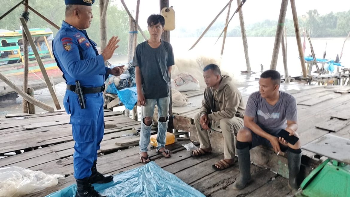 Satpol Airud Polres Sergai Sambang Nelayan Di Desa Tebing Tinggi