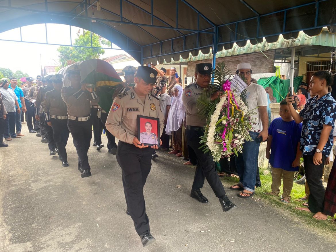 Wujud Penghormatan, Polres Tebing Tinggi Gelar Upacara Tradisi Kepolisian Pemakaman Personil