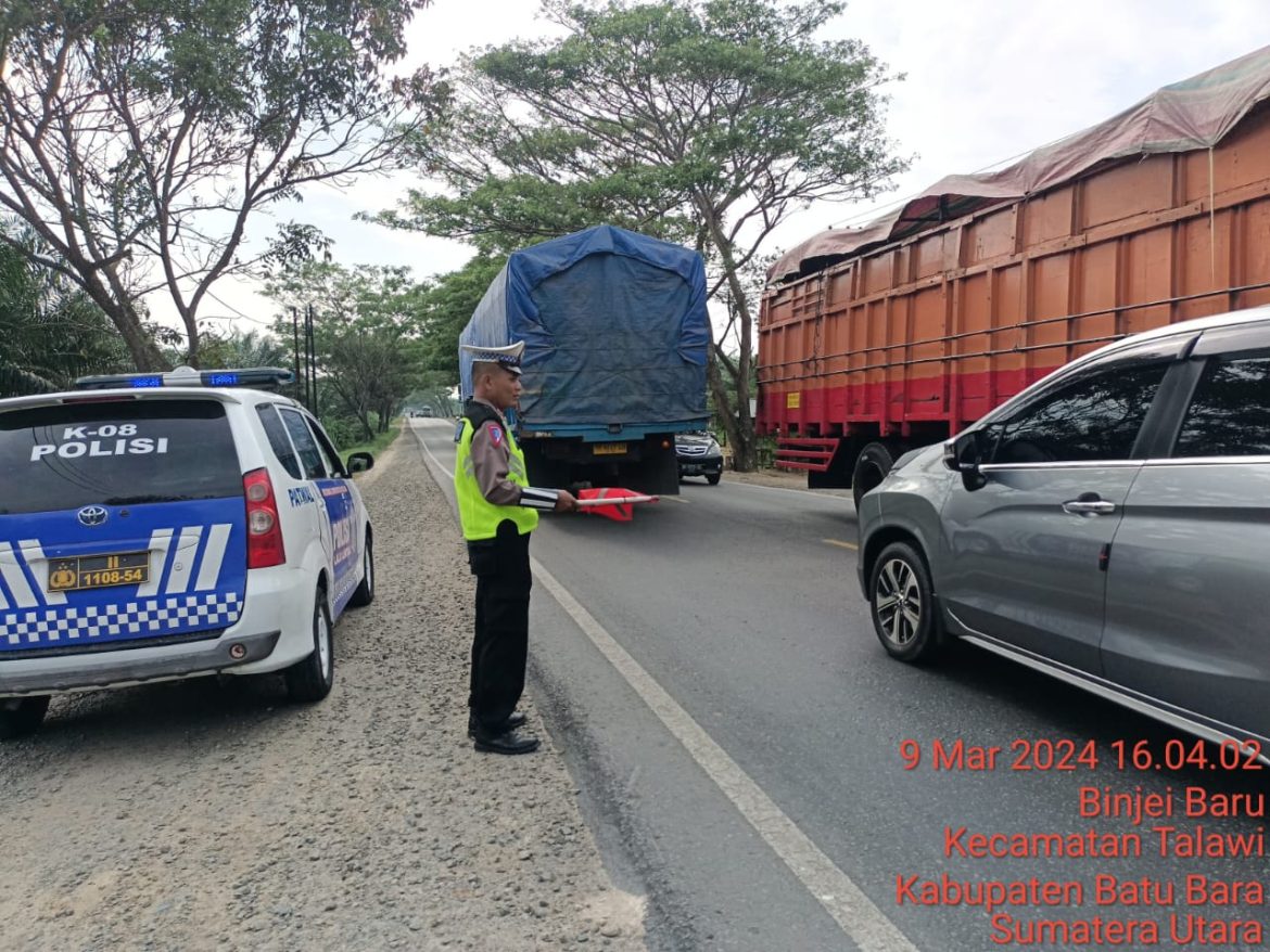 Kasat Lantas Polres Batubara AKP Hotlan W. Siahaan, S.H Pimpin Patroli Kibas Bendera