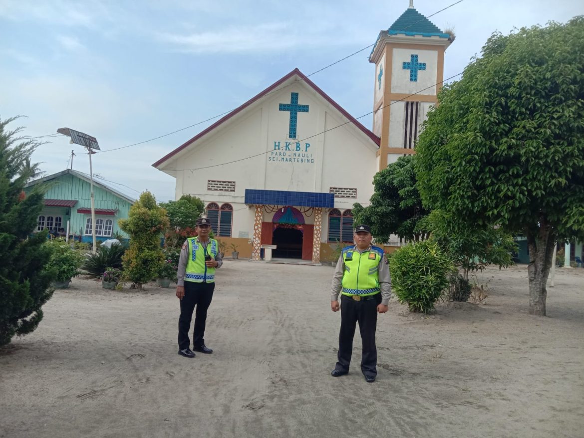 Polsek Tebing Tinggi Pengamanan Ibadah Minggu Di Gereja