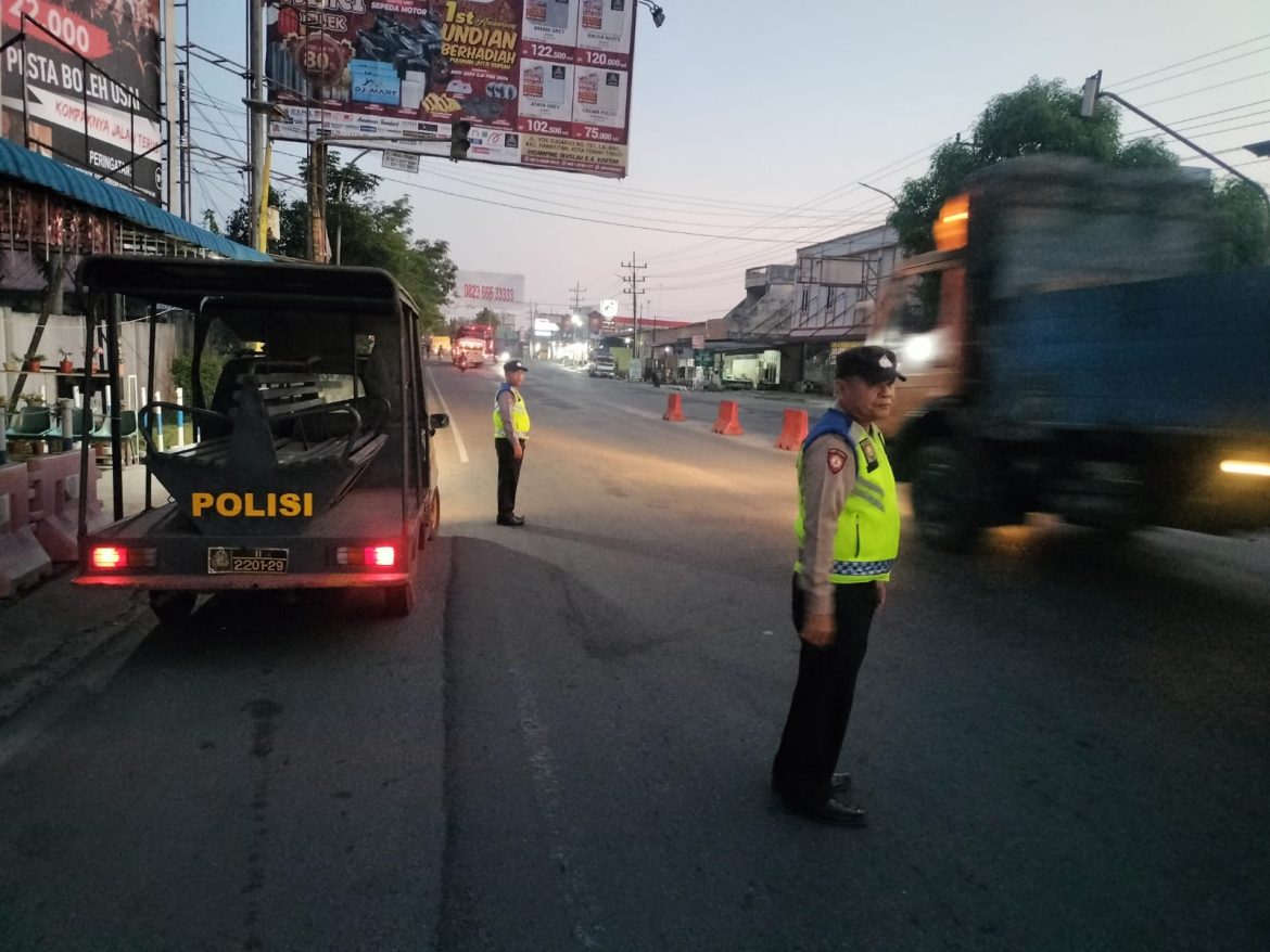 Patroli Subuh Polres Tebing Tinggi Cegah Kenakalan Remaja