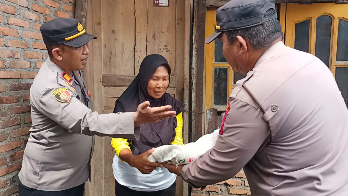 Jumat Barokah Polsek Perbaungan Giat Baksos Pemberian Sembako