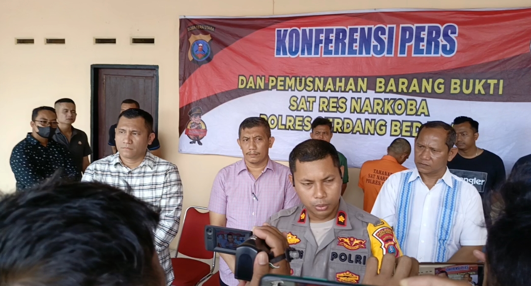 Wakapolres Sergai Kompol Damos C. Aritonang, S.Ik, M.H Pimpin Pemusnahan Sabu 2.7 Kg