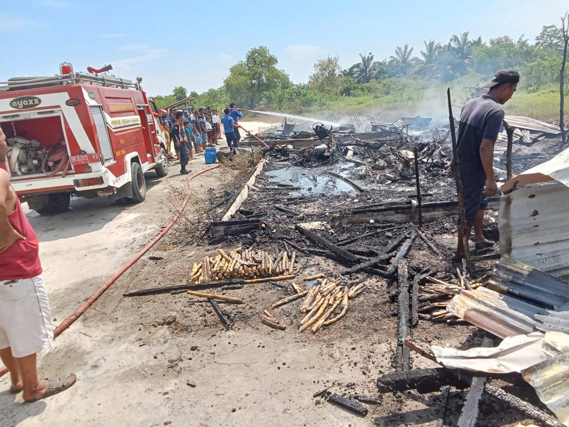 Polsek Teluk Mengkudu Cek Lokasi Kebakaran 2 Unit Rumah